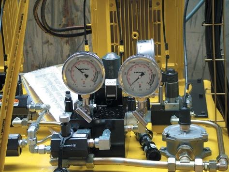 G2515L Hydraulic Pressure Gauge, 2.50 in. Face, Lower Mount, Glycerine Filled