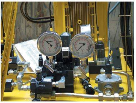 G2536L Hydraulic Pressure Gauge, 2.50 in. Face, Lower Mount, Glycerine Filled