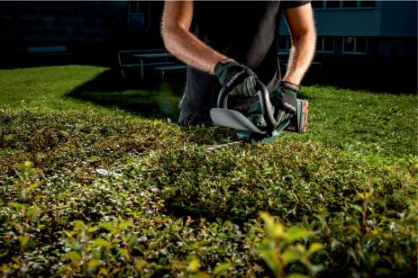 AHS 18-55 V * Cordless Hedge Trimmer 