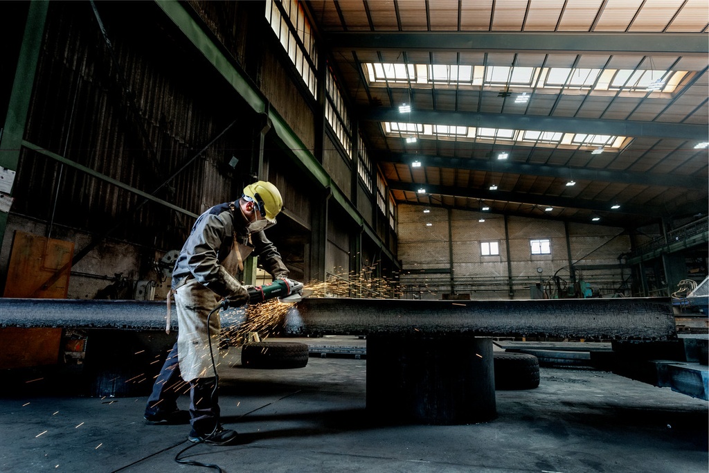 W 26-230 MVT Angle Grinder 2600 W 9 " 