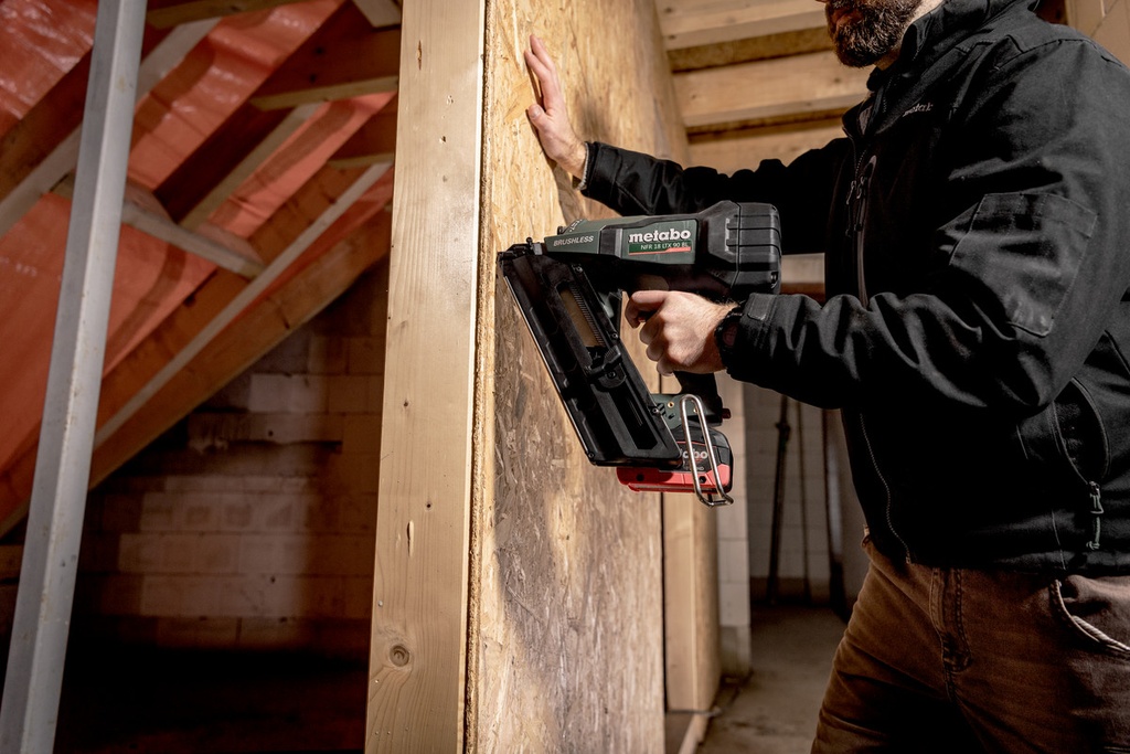 NFR 18 LTX 90 BL CORDLESS NAILER