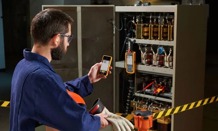 Fluke 120B Industrial ScopeMeter handheld Oscilloscopes 20 MHz, 2-Channel